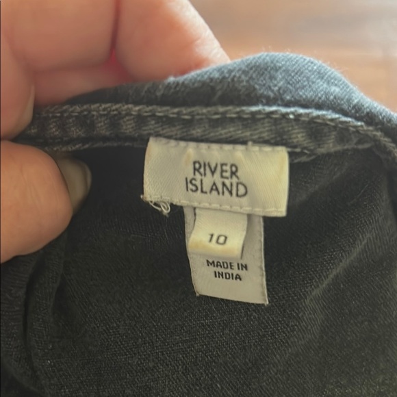 Black Ruffled Button-Up Dress - Picture 4 of 10